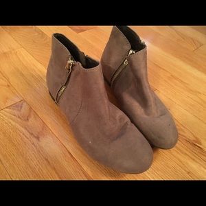American Eagle brown booties